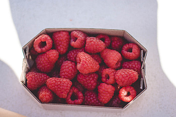 Raspberries, fruits, red, box HD wallpaper