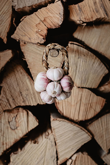 Garlic food graphy, Raw food capture, Healthy eating, Visual delight HD phone wallpaper