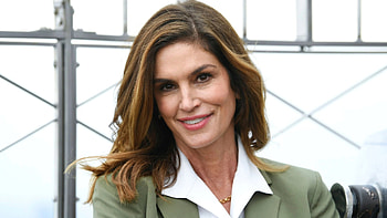 Cindy Crawford, Rare home birth , Empowering expectant moms, SheKnows HD wallpaper