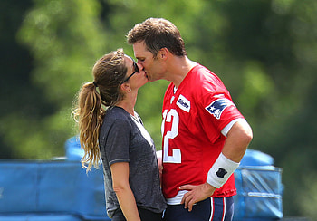 Gisele Bundchen, Tom Brady, Retirement announcement, Instagram post HD wallpaper