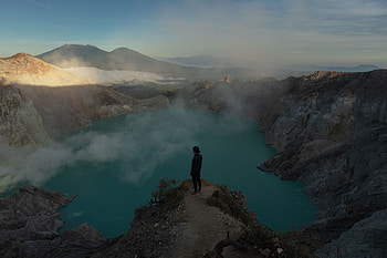 Mountains, Rock, Lake, Miscellanea, Miscellaneous, Break, Precipice, Human, Person HD wallpaper