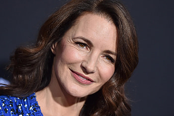 Kristin Davis TV Shows, Emotional Kristin Davis, Adopted daughter, Experiencing racism HD wallpaper