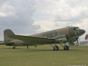 flying legend, ww11, douglas c-47, dc3 dakota HD wallpaper