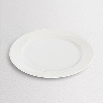 Arcoroc dinner plate, High-quality porcelain, Elegant table setting, Exquisite dining HD phone wallpaper