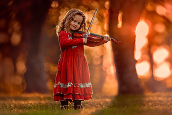 little violonist, instrument, red, girl, violin, child, copil, little HD wallpaper