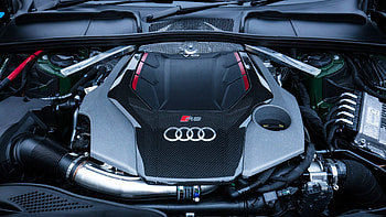 Powerful Audi RS5, Engine in focus, Stunning resolution, Captivating ry HD wallpaper