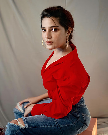 Ishwarya Menon, head, hair HD phone wallpaper