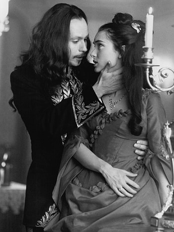 Dracula, Bram Stoker's novel, Captivating storyline, Iconic horror literature HD phone wallpaper