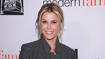 Julie Bowen, Modern Family season, Show appreciation, Fans' support HD wallpaper