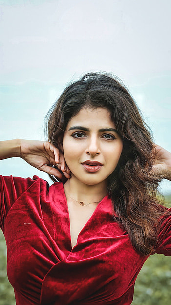Ishwarya Menon, malayalam actress HD phone wallpaper