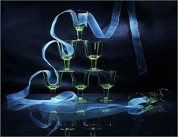 Glass and ribbon, blue, black background, stacked, ribbon, green, glasses, pattern HD wallpaper