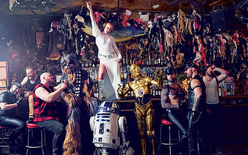 Amy Schumer, c3po, chewbacca, r2d2, bar, Star Wars, actress, parody HD wallpaper