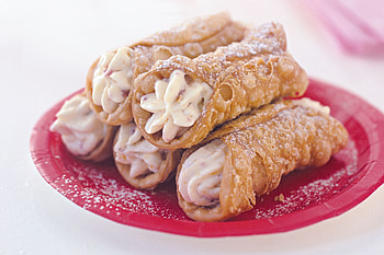 Sweet strawberry, Creamy ricotta, Delicious cannoli, Irresistible combination HD wallpaper