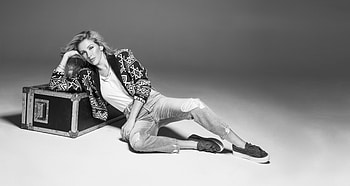 Ellie Goulding For Deichmann , ellie-goulding, singer, celebrities, girls, music, monochrome, black-and-white HD wallpaper