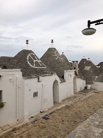 Unexpected Italian surprise, Enchanting Alberobello HD phone wallpaper