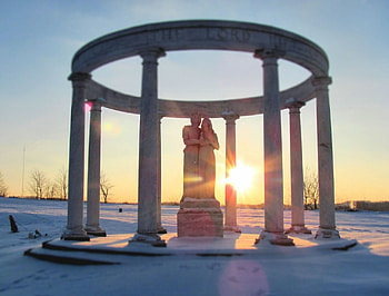 The Couple in the Winter Shadows of Sunset, winter, architecture, cuddle, snuggle, statue, februrary, shadows, valentine, love, snow, couple, nature, sky, sunset, together HD wallpaper