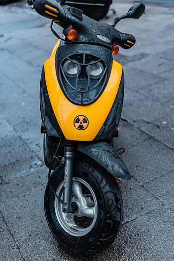 Motorcycles, Wet, Front View, Scooter, Moped HD phone wallpaper