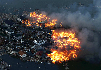japan-earthquake-tsunami, pray, tsunami, japan, nature, human HD wallpaper