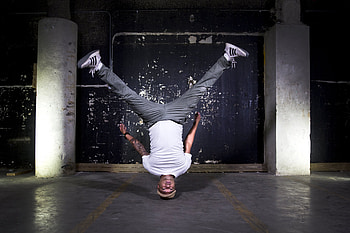 Headstand, Breakdancing HD wallpaper