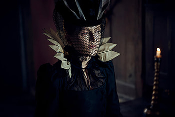 Mysterious Mary & George TV Show Costume -, TV Show, Mary & George, Julianne Moore HD wallpaper