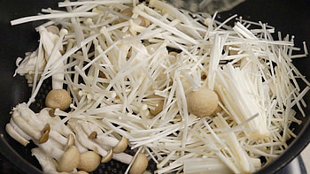 Tofu steak, Mushroom sauce, Cooking with dog, Japanese-inspired dish HD wallpaper