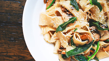 Pasta and veggies, Delicious plate of pasta, High-resolution , Pasta with vegetables HD wallpaper