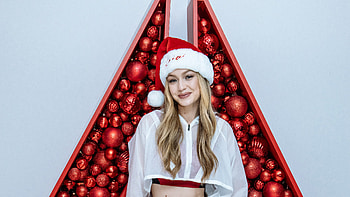Gigi Hadid, reebok, Christmas event, smile HD wallpaper