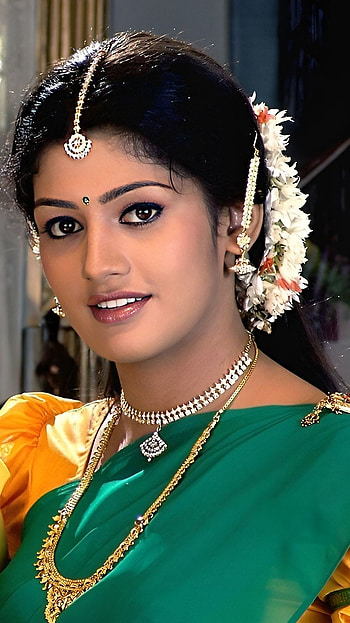 Radhika kumarswamy, radhika, kannada film.saree, sarees HD phone wallpaper