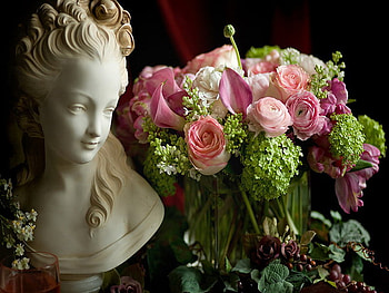 statue, colorful, bouquet, berries, still life, bust, flowers, romantic, female HD wallpaper
