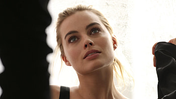 Margot Robbie Calvin Klien, margot-robbie, celebrities, girls, actress, hoot HD wallpaper