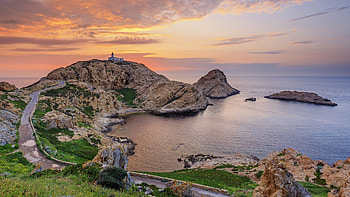Seascape with Lighthouse, L'Ile-Rousse, Corsica Island, Windows 10 Spotlight HD wallpaper