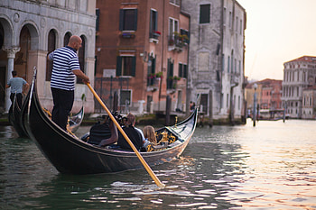 Venetian gondola, Traditional boat, Unique experience, Symbol of Venice HD wallpaper