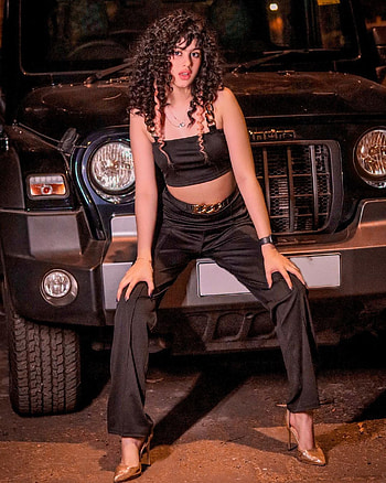 Riva Vora, footwear, motor_vehicle HD phone wallpaper
