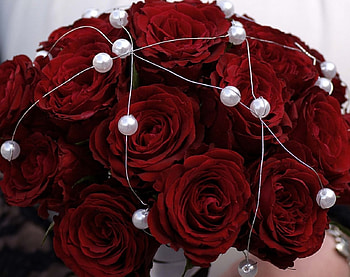 * Wonderful bouquet *, bouquet, roses, red, pearls, red roses, beautiful, flowers HD wallpaper