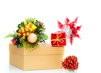 Christmas gift, holidays, graphy, cute, balls, garland, gift, cones, ball, christmas, red, decorations, lovely, new year HD wallpaper