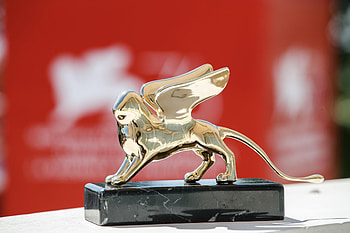 Golden Lion Award, Celebrities celebrate, Valentines Day, Instagram HD wallpaper
