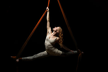 Hudson Valley Circus Arts, Aerial acrobatics, Spectacular shows, Gravity-defying entertainment HD wallpaper