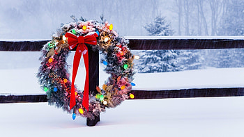 Christmas wreath fence, Festive background, Joyful holiday, Seasonal decorations HD wallpaper