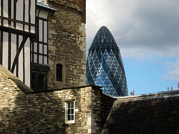 The Gherkin in the background, Tower of London, Original travel, Travel graphy HD wallpaper