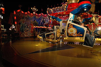 Night run, Amusement park, Fun-filled evening, Energetic party HD wallpaper