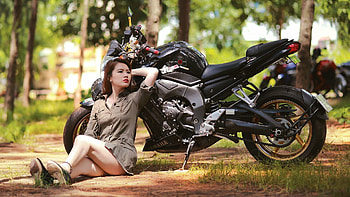 Yamaha, Girls and Motorcycles HD wallpaper