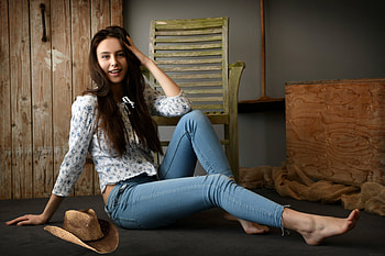 Cowgirl ~ Alisa Amore, cowgirl, model, jeans, brunette HD wallpaper