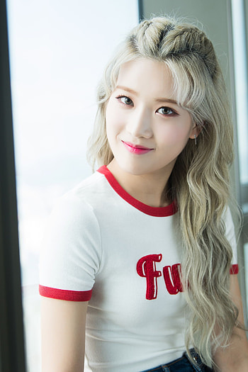 LOONA (K-pop), Kimlip, Kpop HD phone wallpaper