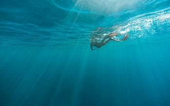swimming in sea, blue, Swimming, Sun light, Sea HD wallpaper