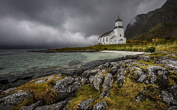 Gimsoy church, Lofoten, evening, sunset, cloudy weather, Gimsoy Island, Gimsoy beach, Gimsoya, Norway HD wallpaper