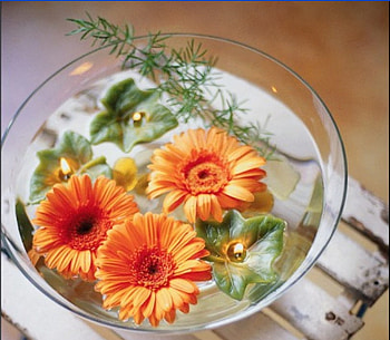 flowers&candles, candles, flowers, floating, lovely HD wallpaper