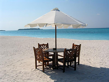 Table For Four, table, sand, ocean, beach HD wallpaper