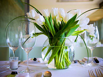 Easter white, table, white, green, table setting, glasses, tulips, spring HD wallpaper