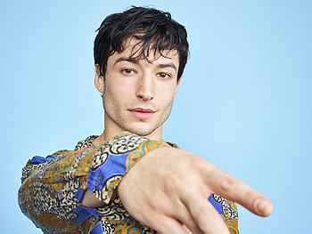 Ezra Miller, Silly being, Casual style, Down to earth HD wallpaper