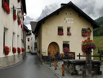 Houses in Sparsels, road, flowers, houses, town HD wallpaper